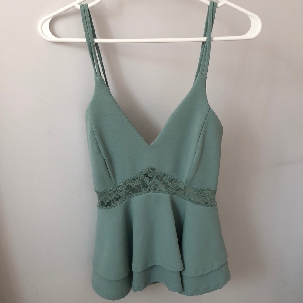 🌸2 for 15🌸 Peplum tank with lace
